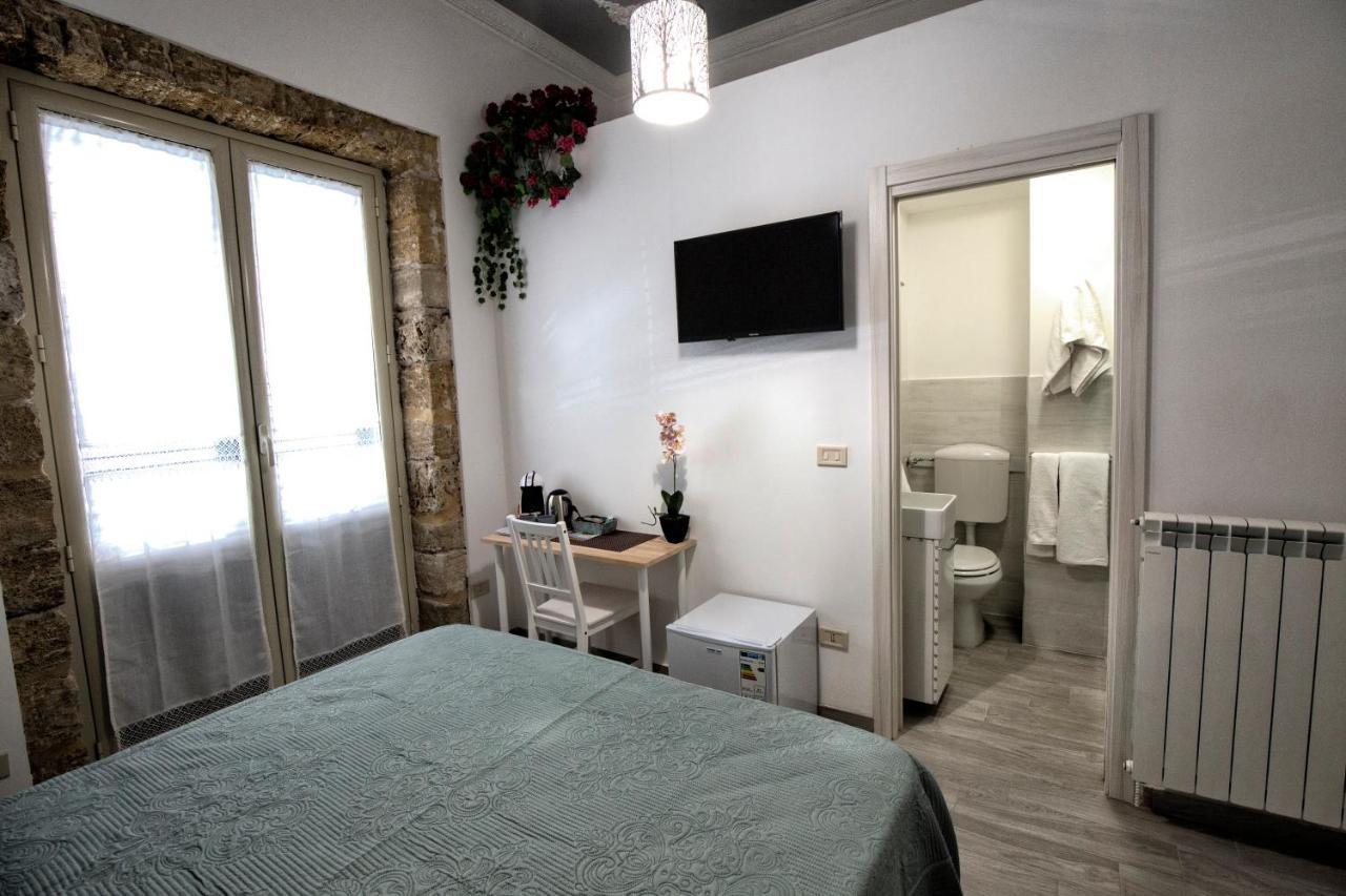Garden House: Apartments And Rooms For Holidays パレルモ エクステリア 写真