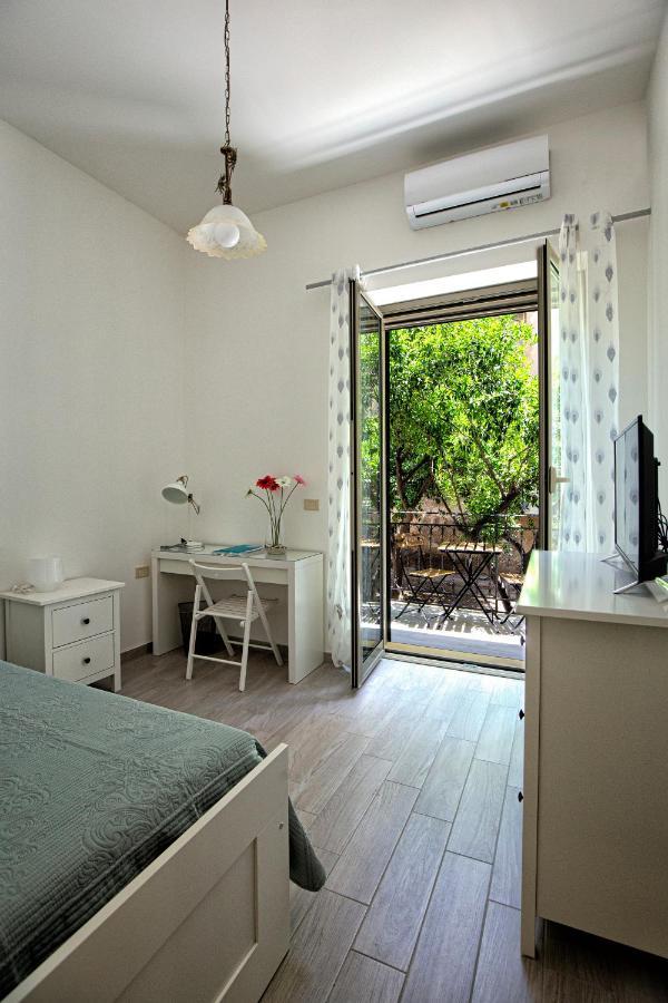 Garden House: Apartments And Rooms For Holidays パレルモ エクステリア 写真