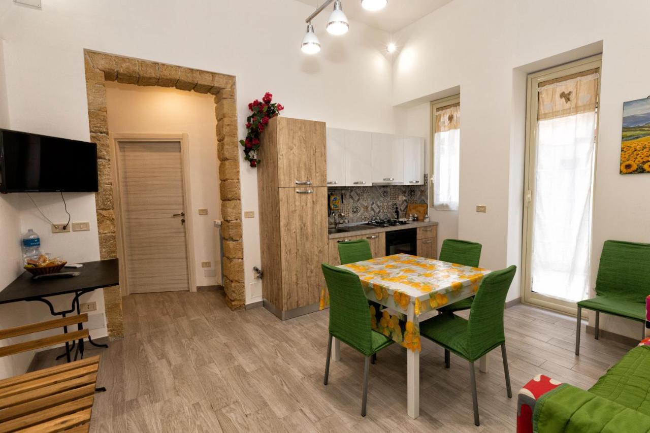 Garden House: Apartments And Rooms For Holidays パレルモ エクステリア 写真